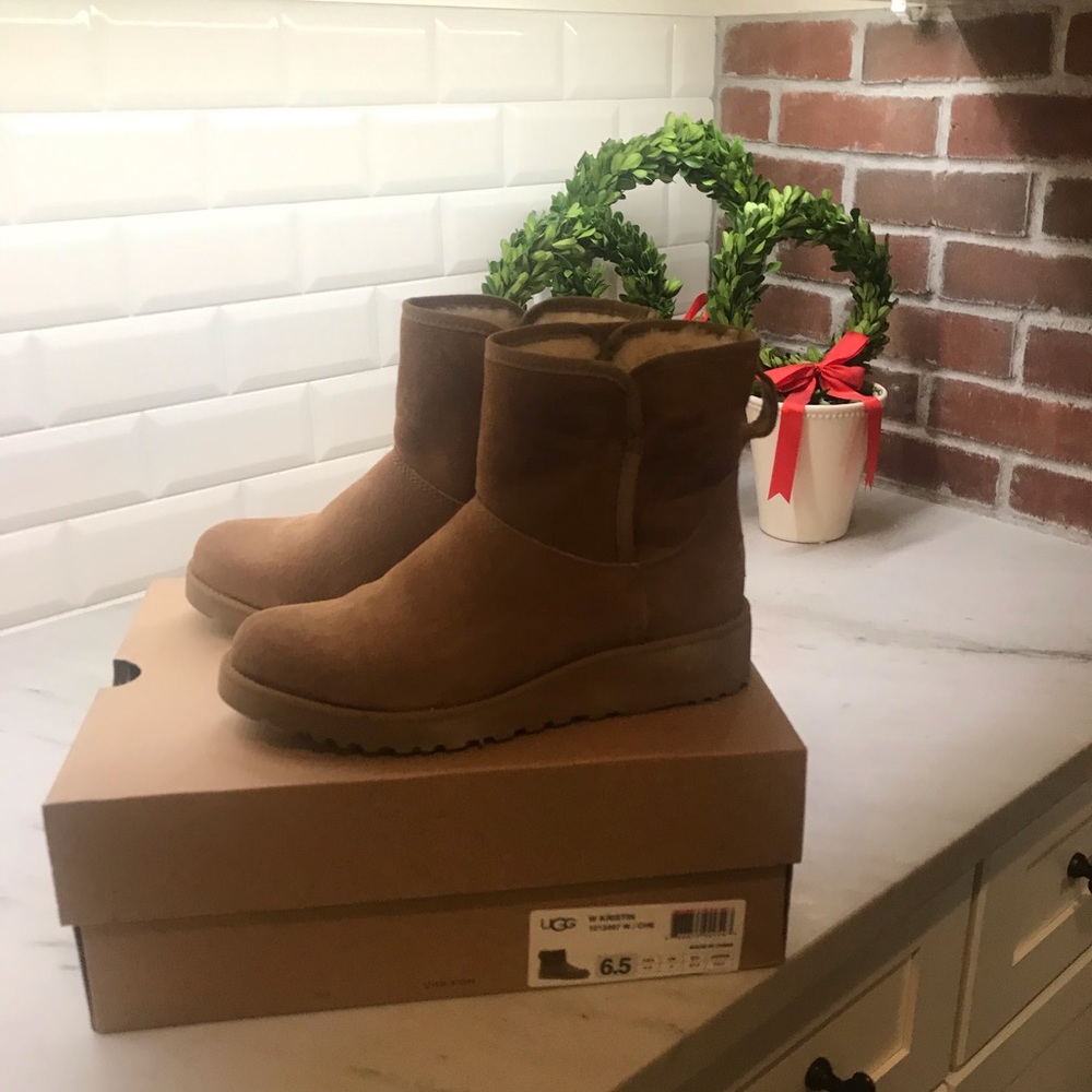 Barely worn Ugg ankle boots